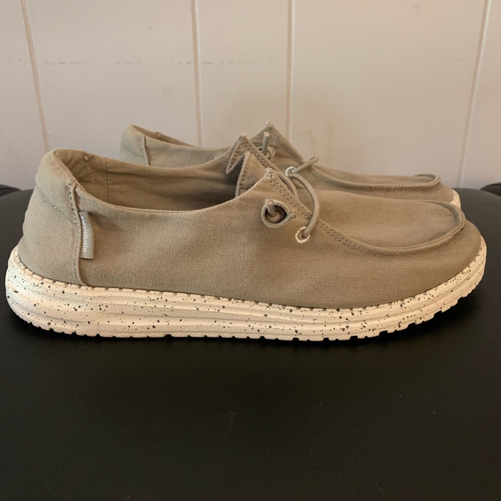 Like NEW womens HeyDudes.